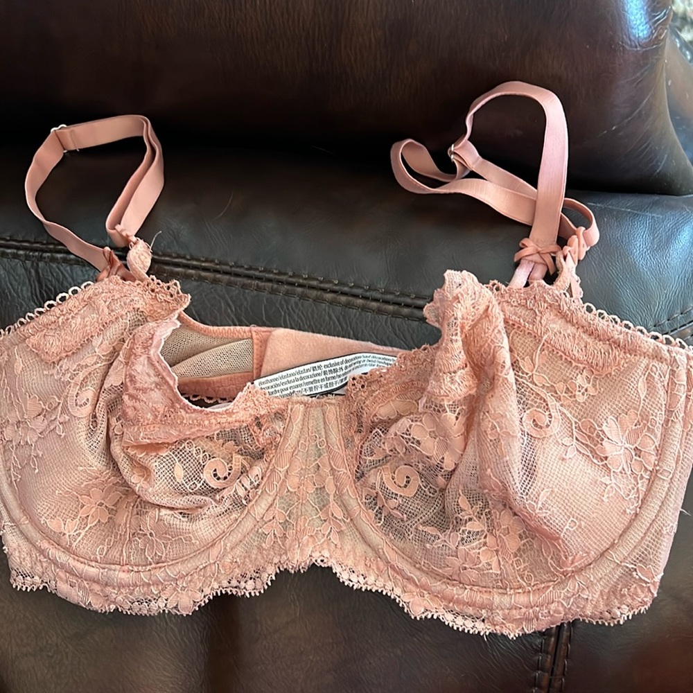 Victoria’s Secret unlined Dream Angels bra